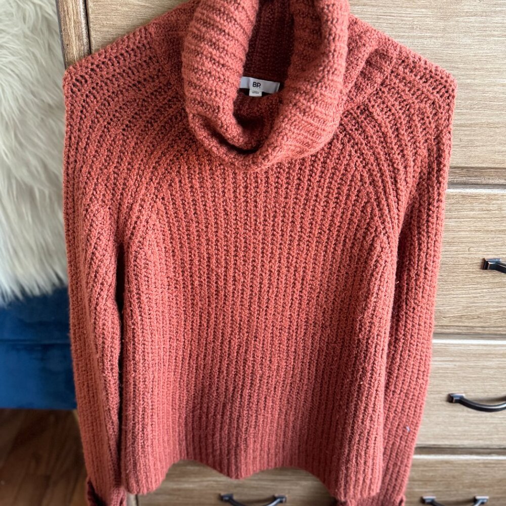 Nordstrom (BP=Brass Plum) super soft turtleneck sweater size small